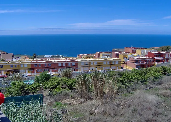 To The Street With Big Kitchen *